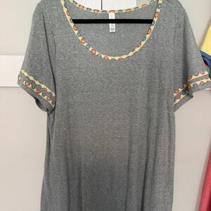 LuLaRoe Classic T XL Gray Floral Trim Short Sleeve Scoop Neck Top
